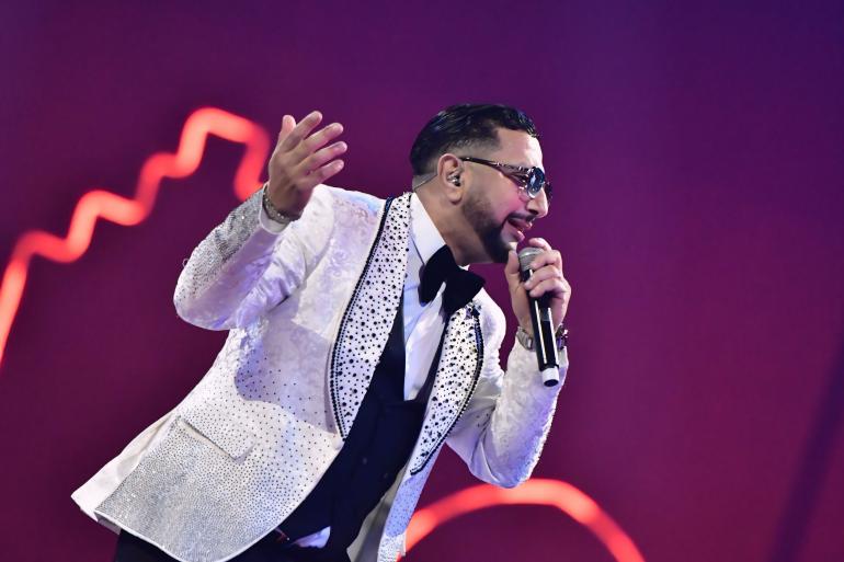 
                                    ديو حي يشعل منصة مهرجان 