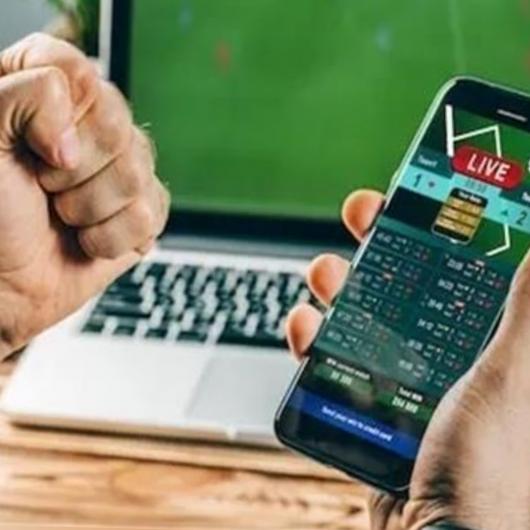  رهانات على حافة الهاوية: كيف اجتاح القمار الإلكتروني “السوشيال ميديا” في المغرب 