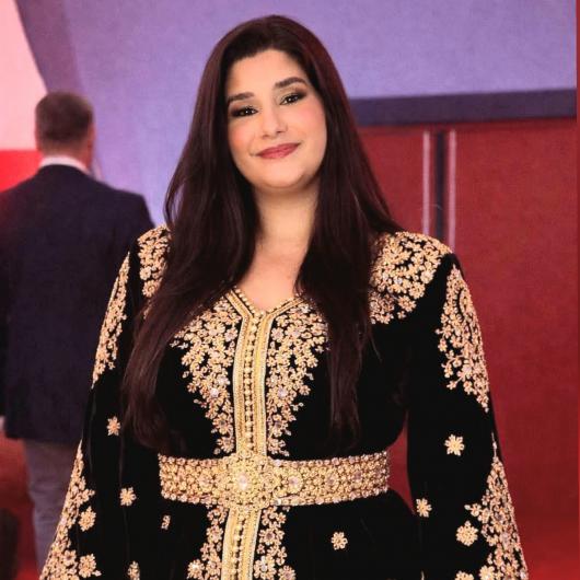  فاطمة الزهراء اصويديقة تكشف أسرار اختيار القفطان المثالي… أناقة مغربية بروح عصرية     