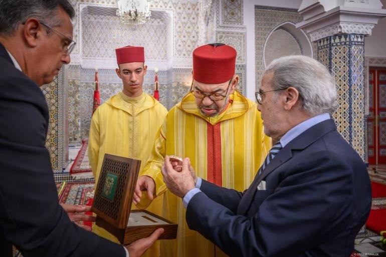 
                                    جلالة الملك يستقبل والي بنك المغرب  