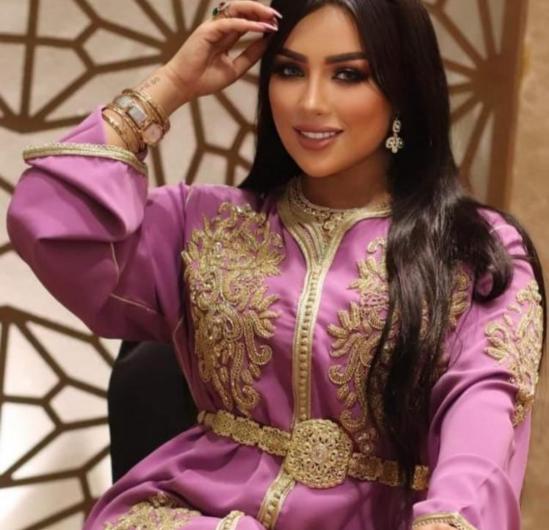 الملكة نور للأزياء… حيث يلتقي سحر القفطان المغربي الفاخر برقيّ العباية الخليجية في قلب عجمان