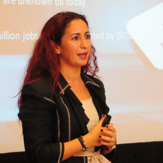  بين حكمة الإنسان وذكاء الآلة… البروفيسور حنان بن خلوق تكشف كيف سيُعاد تشكيل مستقبل العمل والحياة   