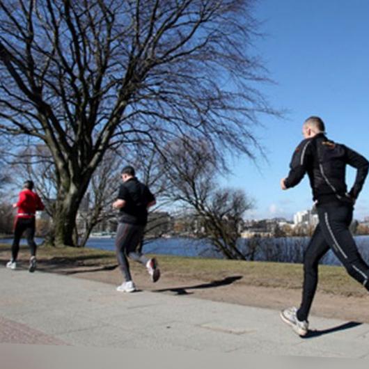   الهواء الطلق: من الصالات المغلقة إلى فضاء الحرية… لياقة تعيدنا إلى الجذور وتحوّل الطبيعة إلى مدرّب يعيد تشكيل أسلوب الحياة  