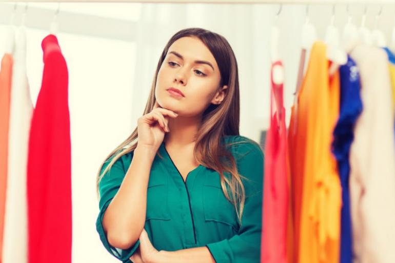  ألوان الربيع التي تبرز جمالك حسب لون بشرتك… اختيارات ذكية تغيّر إطلالتك بالكامل  