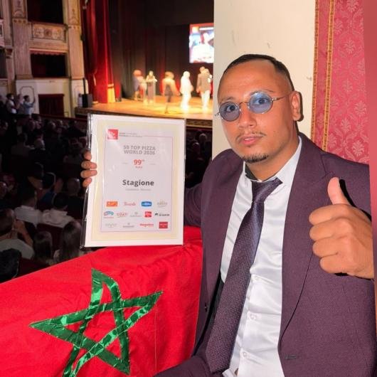 
                                    بطل العالم أيوب عياش مدير مطعم 