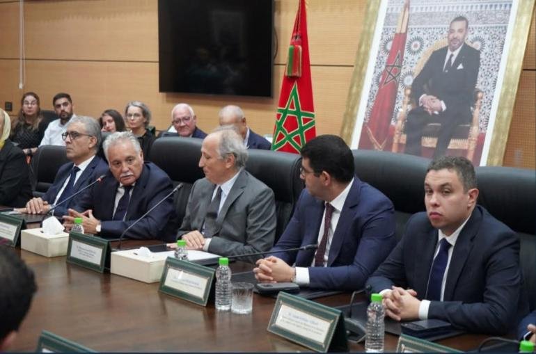 نبيل بنعبد الله يتولى حقيبة التربية الوطنية..والتكوين المهني والتأهيل.  تأكيد على مواصلة الإصلاح والارتقاء بالمدرسة المغربية  