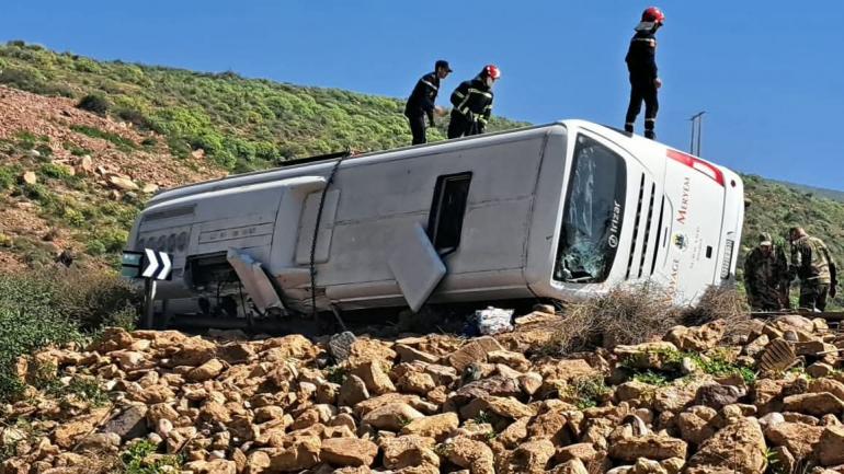 حادث مأساوي يهزّ سيدي إفني: سقوط أربعة رجال شرطة وإصابة العشرات      