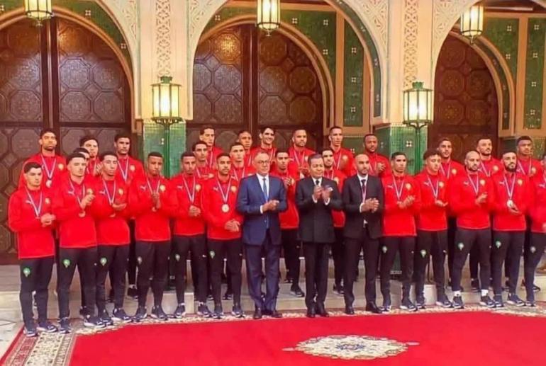 بتعليمات ملكية .. الأمير مولاي رشيد يستقبل أعضاء المنتخب المغربي  