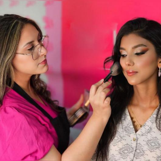  سحر المكياج المغربي ؛ ميكاب أرسيست ماجدة بنسعيد : الفن، الجمال، والثقة في كل لمسة    