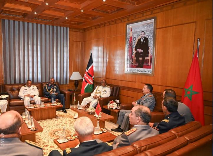 المفتش العام للقوات المسلحة الملكية يتباحث مع رئيس أركان قوات الدفاع الكينية  