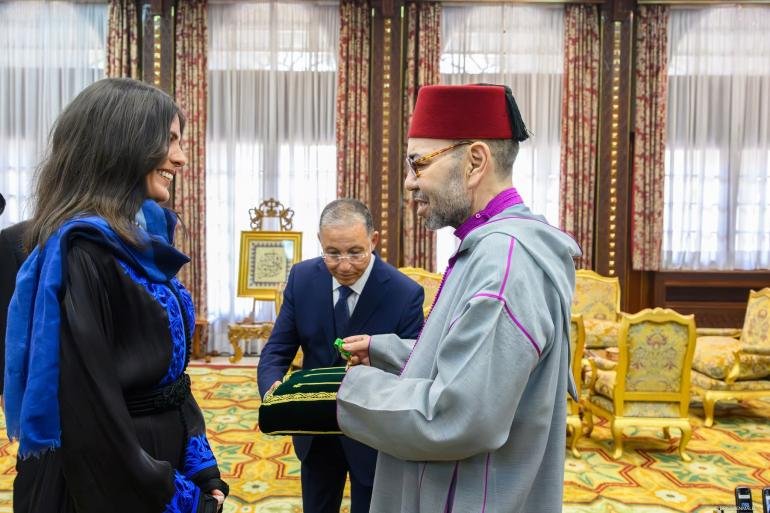
                                    جلالة الملك يستقبل المتسلقة المغربية نوال صفنضلة ويوشحها جلالته بوسام المكافأة الوطنية من درجة ضابط   