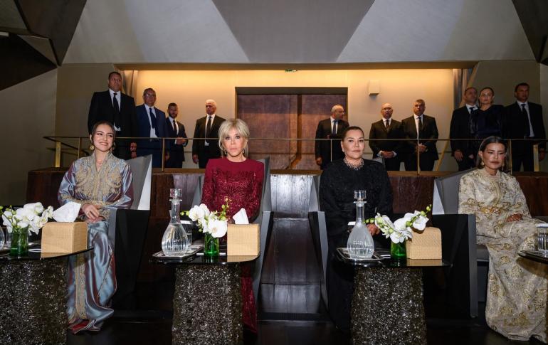 صاحبات السمو الملكي الأميرات للا خديجة وللا مريم وللا حسناء يحضرن رفقة السيدة بريجيت ماكرون العرض الافتتاحي للمسرح الملكي الرباط   