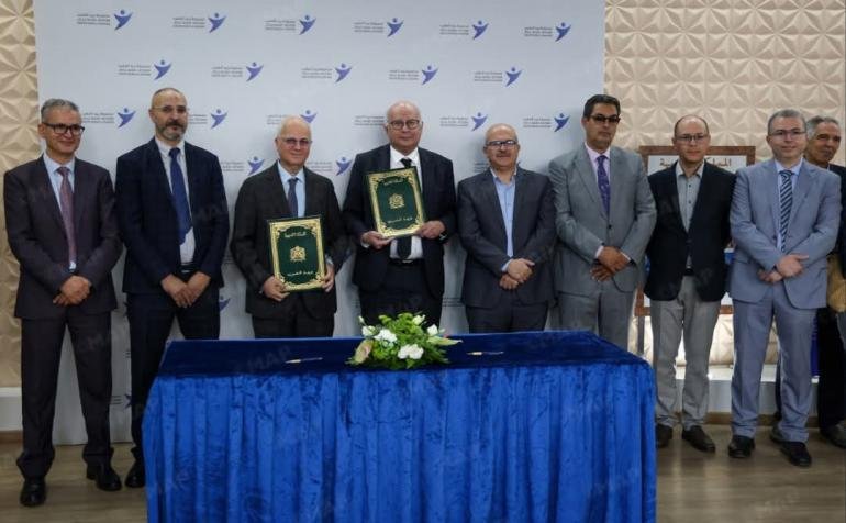 
                                    توقيع اتفاقية انضمام بريد المغرب إلى البوابة الوطنية للحق في الحصول على المعلومات  