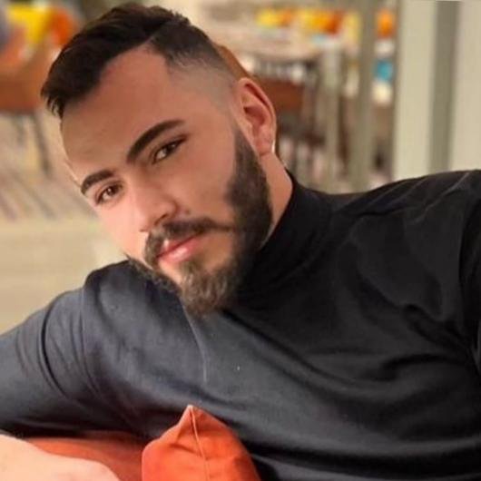 عمر هشام.. فنان شاب من العرائش يطرح مقترحات لتطوير السياحة وتثمين مؤهلات المدينة  