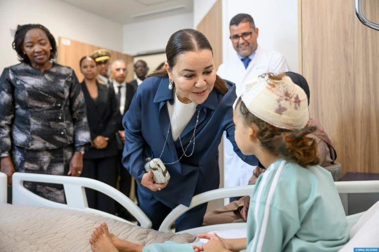 
                                    صاحبة السمو الملكي الأميرة للا أسماء والسيدة الأولى لجمهورية كينيا تزوران مرضى كينيين ومغاربة استفادوا من زراعة قوقعة الأذن    