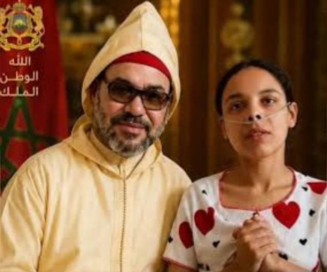 فخر الوطن .. جلالة الملك محمد السادس يتكفل بعلاج شابة مغربية ويرسم ابتسامة الحياة  