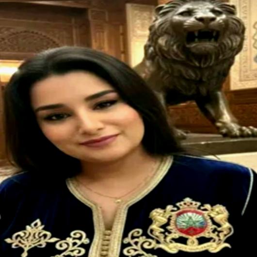 سفيرة القفطان  و الأناقة المغربية بالديار الأوروبية: فاطمة الزهراء اصويديقة تكشف أسرار تصاميم رمضان  