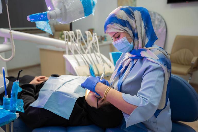 الدكتورة هند أفلمان جذر الأسنان المكسورة… الخطر الصامت الذي قد يهدد ابتسامة العائلة    